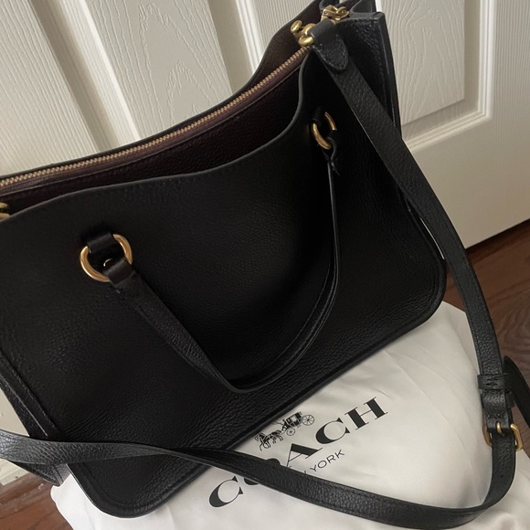 Coach Tyler Carryall 28 - Picture 3 of 8